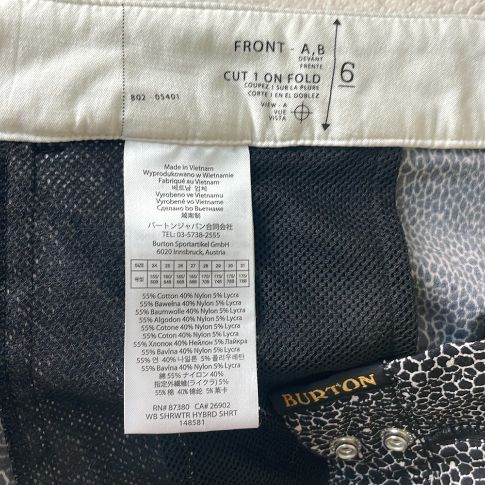 Burton NWT size 27 Shearwater Hybrid Shorts black and white - Picture 11 of 13
